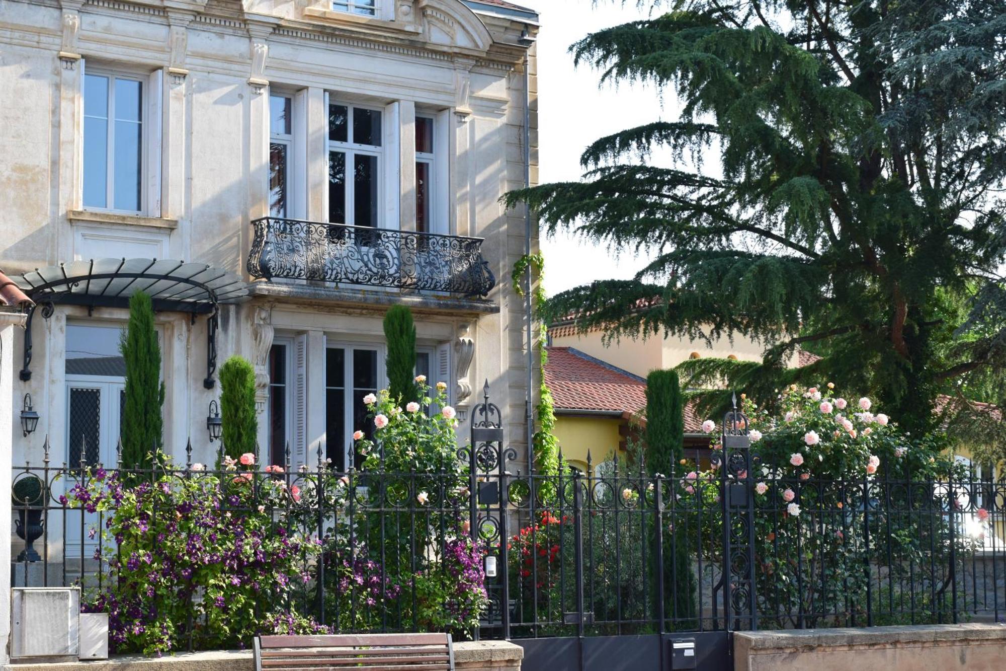 Clochi-Clocha Hotel Montbrison Exterior foto